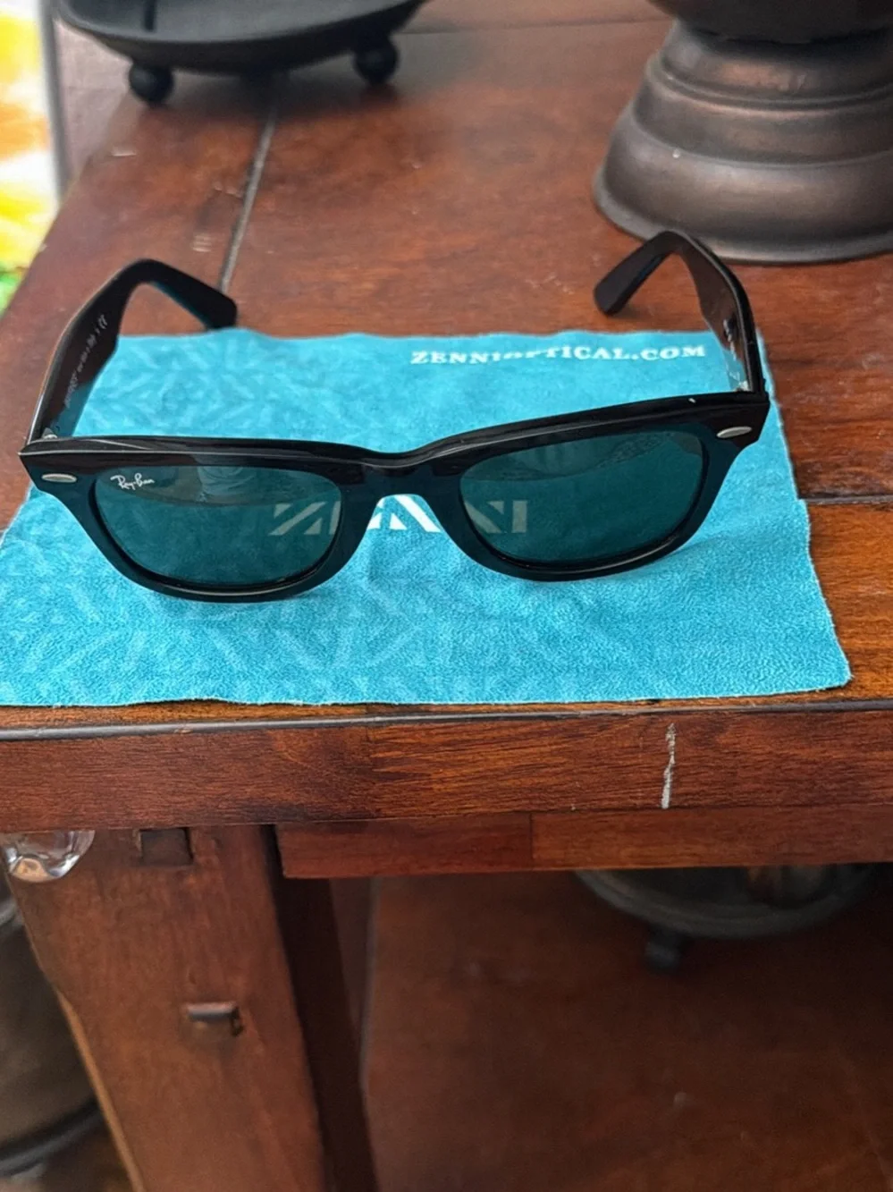 N/A black wayfarer